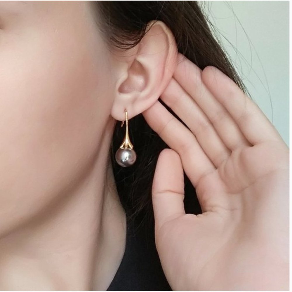 Elegant Grey Pearl Earrings - Picture 6 of 9